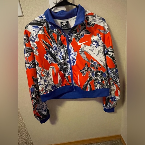 Nike jacket - Picture 3 of 4